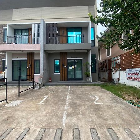 吗哈沙拉堪 Debua Mahasarakham酒店 外观 照片